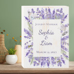 Bedrücktes Weiß mit Lavendelhochzeit/Jubiläum Holzkisten Schild<br><div class="desc">Der perfekte Sake für jedes Paar. Dieses bedrückte,  weiße Holzkastenschild mit Aquarellrahmen fügt diesem personalisierten Schild eine Touch der Länderklasse hinzu. Das macht eine großartige Hochzeit oder ein Jubiläumsgeschenk.</div>