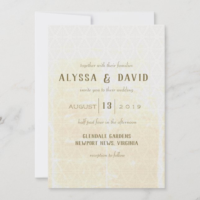 Bedrücktes weißes Dreieck und Elfenbeinhochzeit Einladung (Vorderseite)