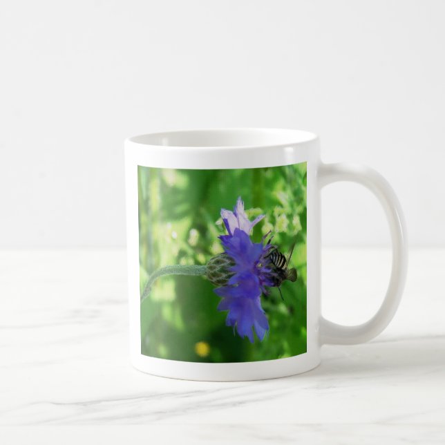 Bee auf Button-Blume Tasse (Rechts)