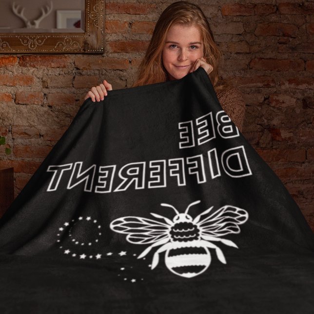 Bee Different Sherpadecke (Bee Different Throw Blanket)