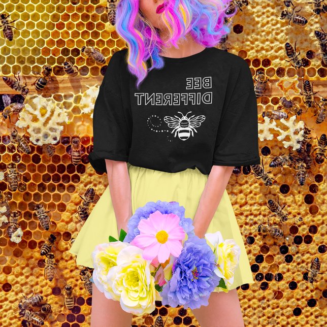 Bee Different T-Shirt (Von Creator hochgeladen)