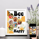Bee Happy Honeycomb 6 Foto Collage Poster<br><div class="desc">Bee Happy Foto Collage mit 6 deiner Lieblings-Fotos. Ein fröhliches und fröhliches Design mit Wabenrüben,  Hummeln,  Blume und Lieben. Die Fotovorlage ist für Sie Set,  um Ihre Bilder hinzuzufügen,  und sie werden automatisch in Hexagon-Formen als Teil der Wabenbrille angezeigt.</div>