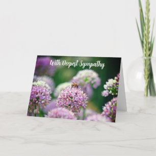 Bee Happy mit Lila Allium Blume mit Beileid Karte