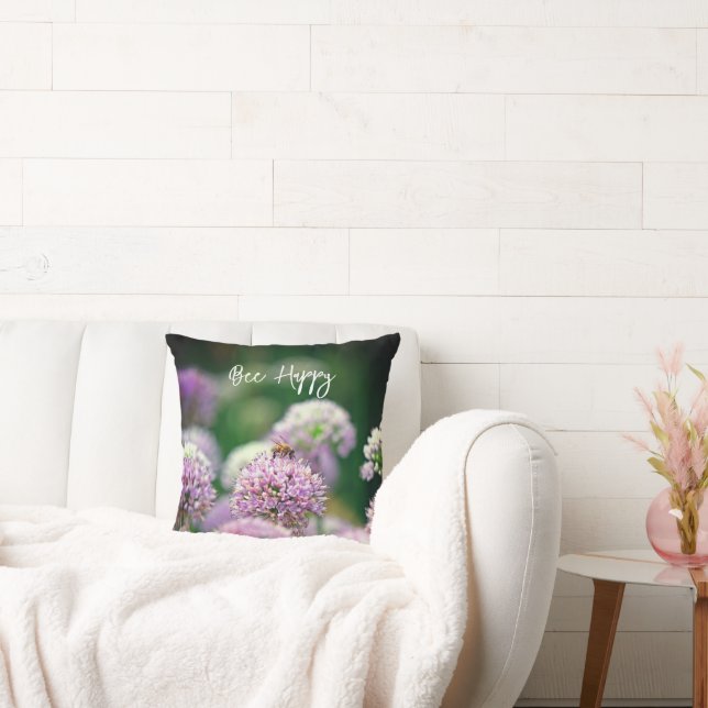Bee Happy mit Lila Allium Blume Motivierend Kissen (Liege)