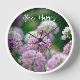 Bee Happy mit Lila Allium Blume Motivierend Uhr