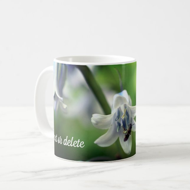 Bee On Bluebell Flower Personalized Kaffeetasse (Vorderseite Links)
