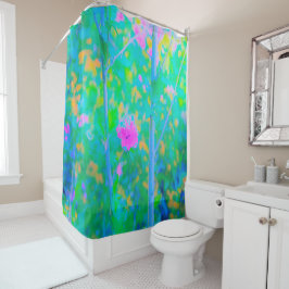 Beeindruckende blaue Landschaft mit rosa Blume Duschvorhang