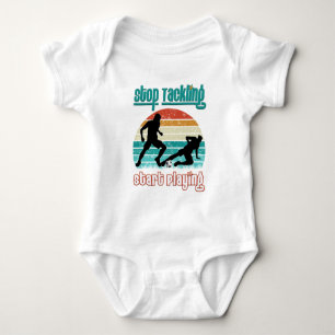 Beenden Sie das Anfangen, zu spielen Baby Strampler