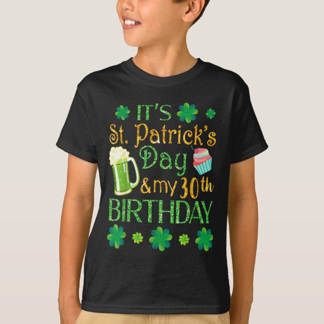 Beer Cake &amp; Shamrocks It's St Patrick Day &amp T-Shirt (Vorderseite)
