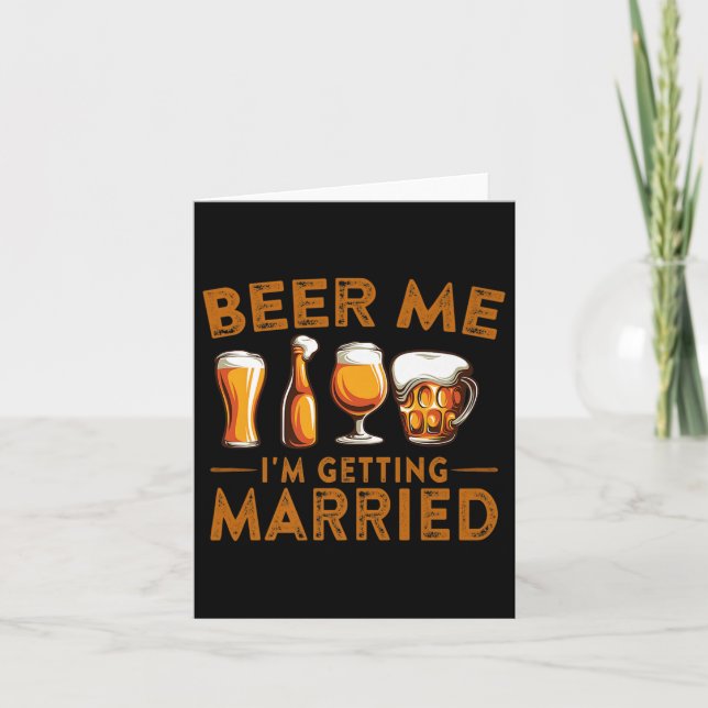 Beer Me Im Get Married Funny Bride Groom Bache Karte (Vorderseite)