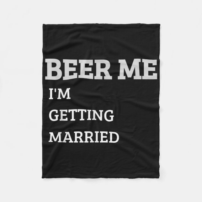 Beer Me Im Get Married Funny Groom Bachelor Br Fleecedecke (Vorderseite)