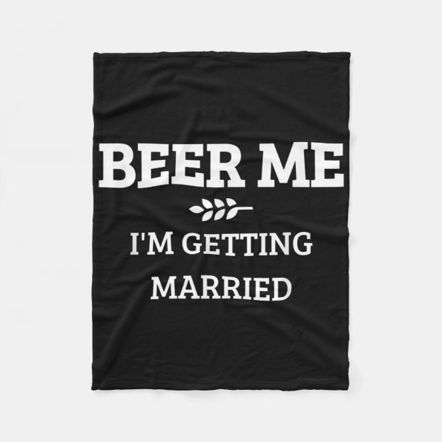 Beer Me Im Get Married Funny Groom Bachelor Br Fleecedecke (Vorderseite)