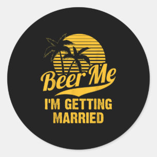 Beer Me Im Get Married Groom Bride Bachelor Pa Runder Aufkleber