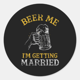 Beer Me Im Get Married Party Groom Bachelor Br Runder Aufkleber
