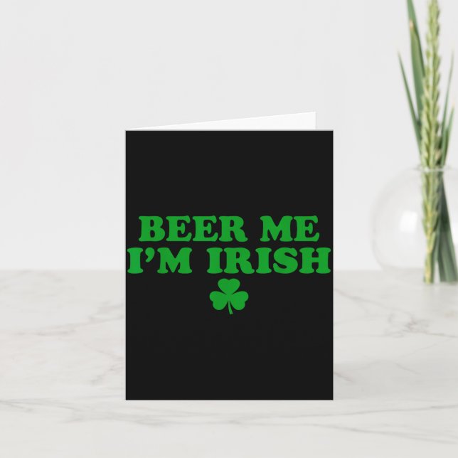 Beer Me I'm Irish Shamrock, Funny St Patricks Day  Karte (Vorderseite)