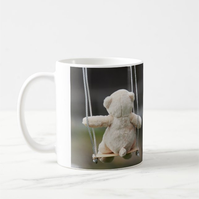 Beer op Schommel in beweging. Kaffeetasse (Links)