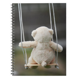 Beer op Schommel in beweging. Notizblock