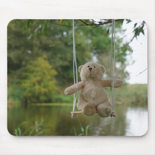 Beertje op schommel aan boom mousepad (Vorne)