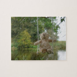 Beertje op schommel aan boom puzzle