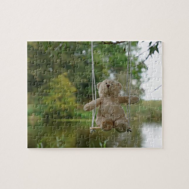 Beertje op schommel aan boom puzzle (Horizontal)