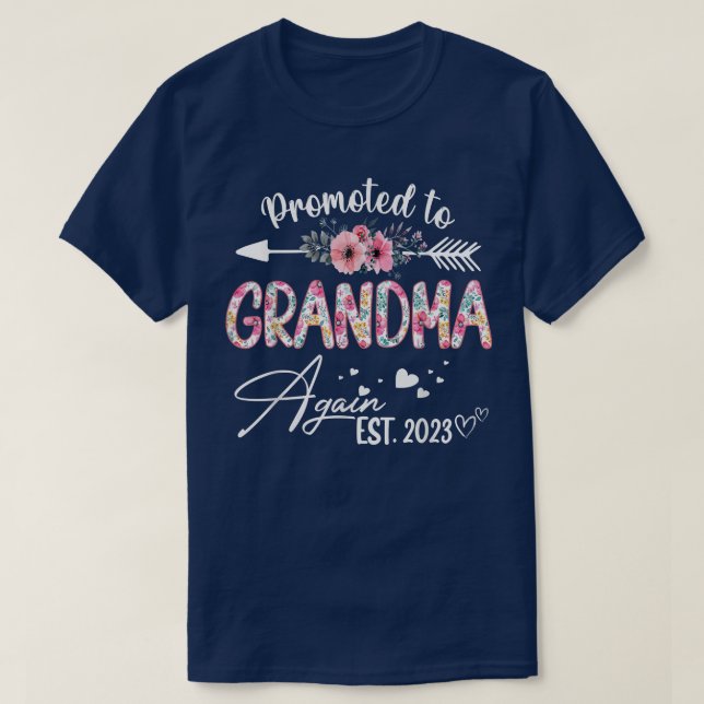 Befördert nach Oma Wieder Est 2023 Blume T - Shirt (Design vorne)