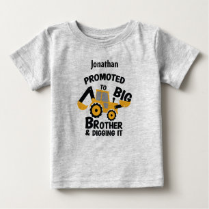 Befördert zu BIG Brother und graben es. bearbeitba Baby T-shirt