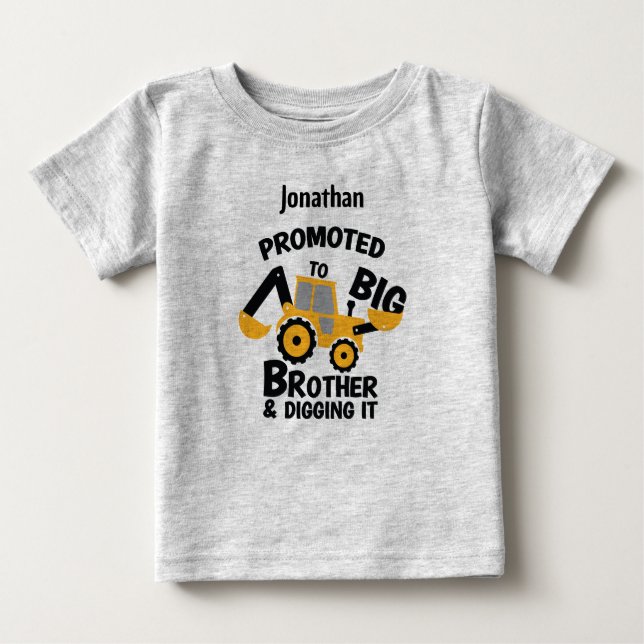 Befördert zu BIG Brother und graben es. bearbeitba Baby T-shirt (Vorderseite)