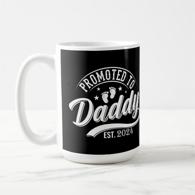 Befördert zu Daddy 2024 Funny für New Dad Kaffeetasse (Links)