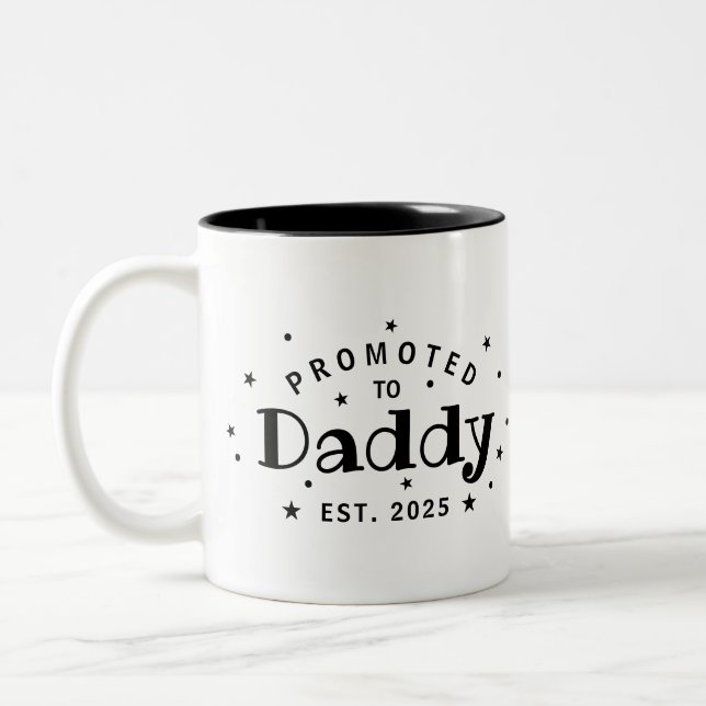 Befördert zu Daddy Personalisierten Vater Geschenk Zweifarbige Tasse (Links)