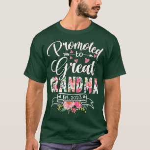Befördert zu Großauma Est 2023 Blütenzuerst Ti T-Shirt