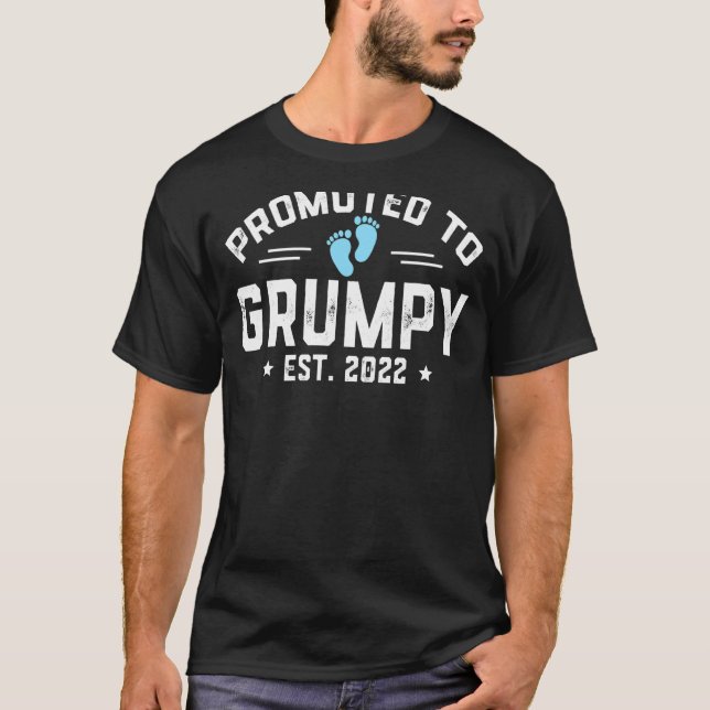 Befördert zu Grumpy 2022 zum ersten Mal Grumpy neu T-Shirt (Vorderseite)