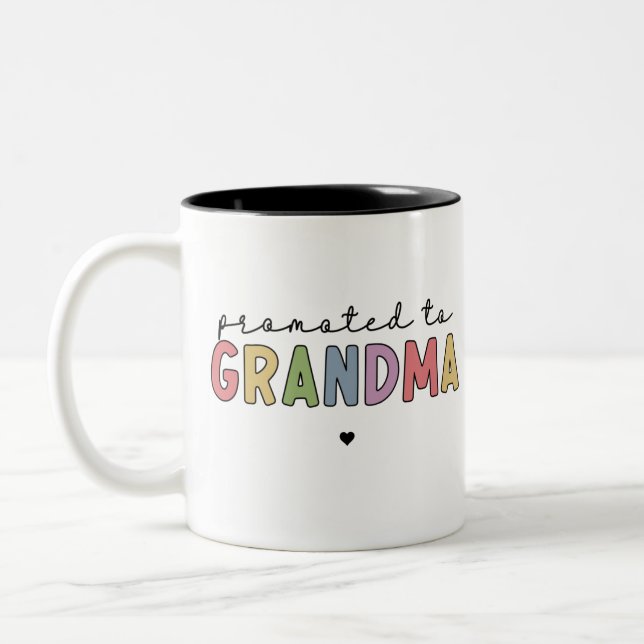 Befördert zu Oma New Oma zu Geschenken Zweifarbige Tasse (Links)