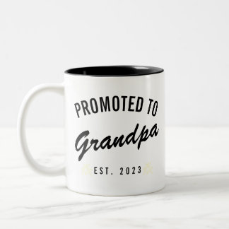 Befördert zu Opa Est. 2023 Zweifarbige Tasse