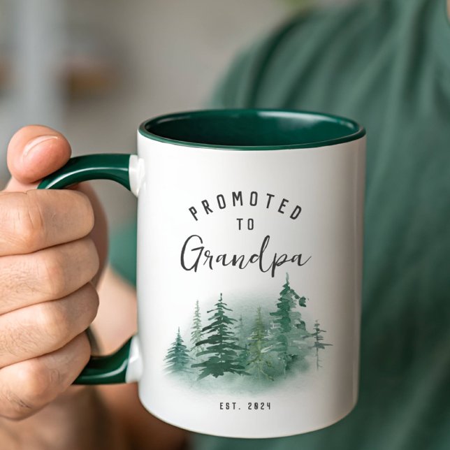 Befördert zu Opa Jahr Est. Tasse (Von Creator hochgeladen)