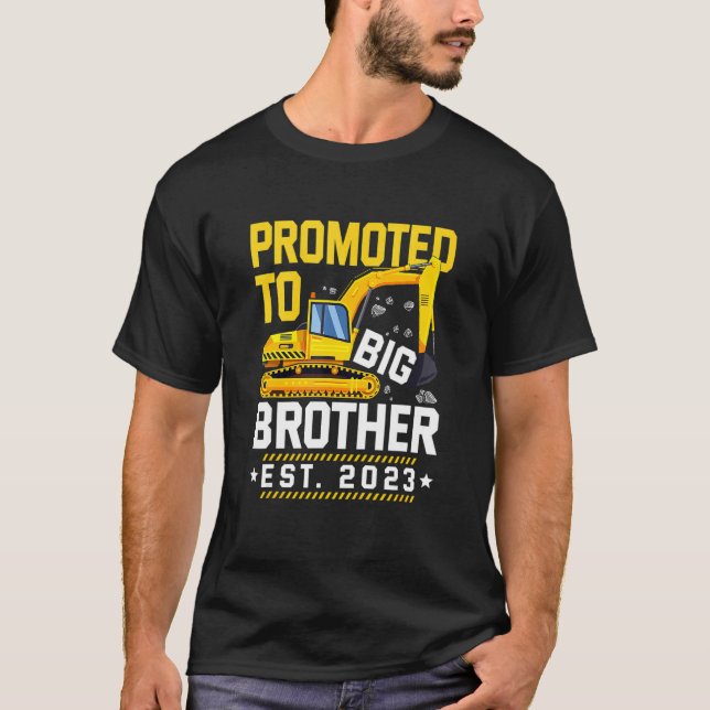 Befördert zum Big Bro 2023 Leveled up to Big Broth T-Shirt (Vorderseite)