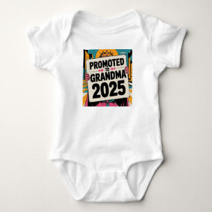 befördert zur Oma-Geburtstagsparty 2025 Baby Strampler