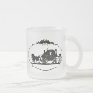 Beförderung mit gepflegtem Kleid und Geschenken Mattglastasse