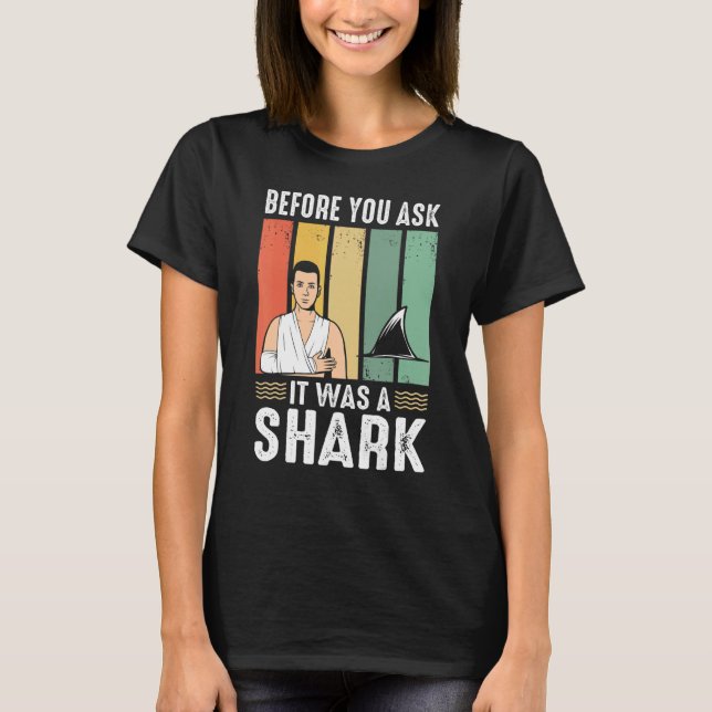 Before You Ask It Was A Shark  Broken Leg T-Shirt (Vorderseite)