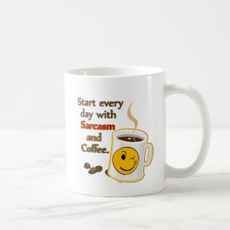 Beginnen Sie jeden Tag mit Sarkasmus und Kaffee Kaffeetasse
