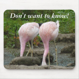 Begräbnis irgendjemandes Kopfes im Sand! Mousepad