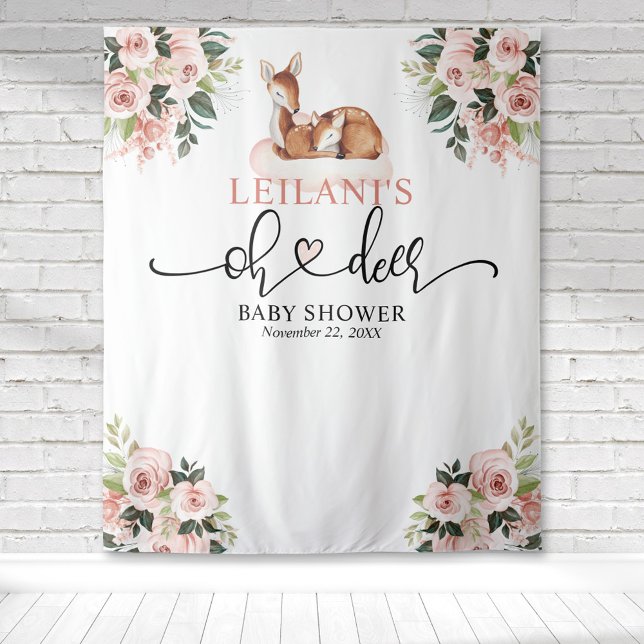 Begrüßung Oh RehBaby Dusche Rosa Blumenkohl Hinter Wandteppich (Oh deer baby shower with a deer and fawn on a pink cloud with pink floral clusters in the corners.)