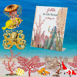 Begrüßung unter der Geburtstagspartei von Sea Merm Sockelschild