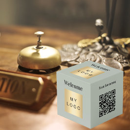 Begrüßungslogo QR-Code für olivgrüne Menütabelle Würfel