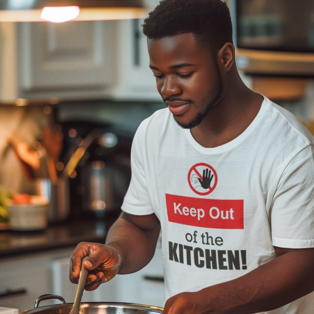 Behalt aus der Küche Funny Pickleball Mens T-Shirt (Keep out of the kitchen!)