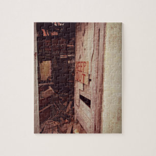 Behalt aus, Gebäude verlassen. Puzzle