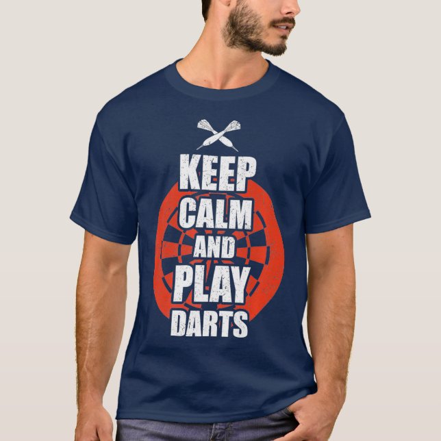 Behalt Calm and Play Darts Funny Dart Shirt für (Vorderseite)
