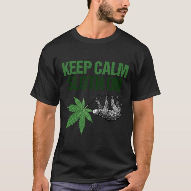 Behalt Calm Sloth auf Funny Stoner T-Shirt (Vorderseite)