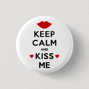 Behalt Calm und Kiss Me Button