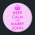 Behalt Calm und Marry John Magnet<br><div class="desc">Eine Hochzeitsparodie des britischen Kriegspposters "Keep Calm and Carry On".</div>