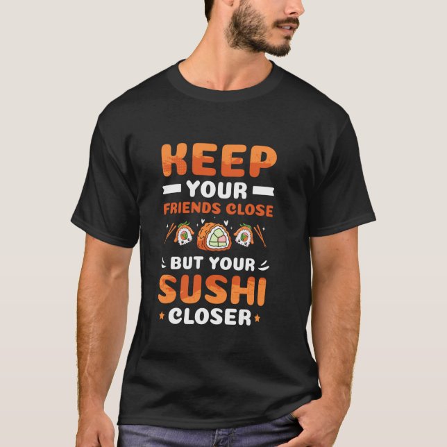 Behalt deine Freunde Nah, aber dein Sushi Naher T-Shirt (Vorderseite)